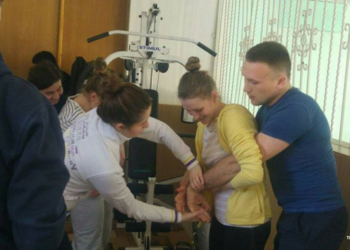 Тернопільські поліцейські відпрацьовували бойові прийоми зі школярами