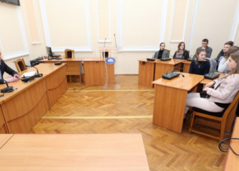 Учасники проекту «Школа помічника депутата» зустрілись із очільником міста