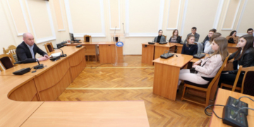 Учасники проекту «Школа помічника депутата» зустрілись із очільником міста