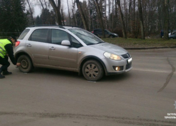 У Тернополі розшукують автомобіль, який втік з місця ДТП (фото)