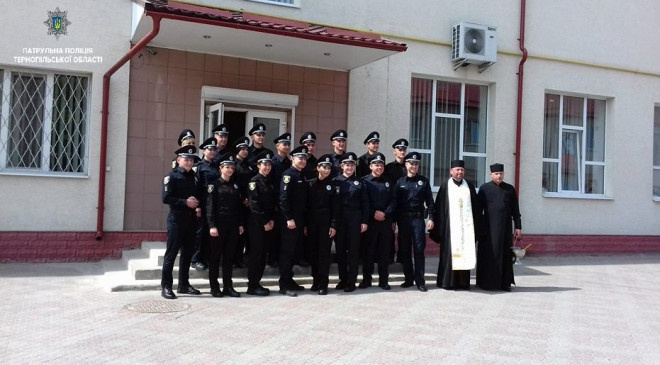 У Тернополі 15 нових поліцейських