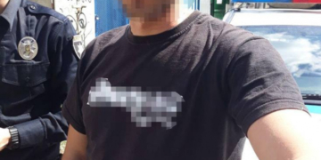 Фотофакт: у Тернополі спіймали онаніста