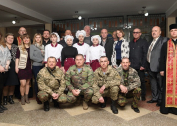 Бійцям на передову з Тернополя відправили 15 тонн продуктів та предметів першої необхідності (фото)