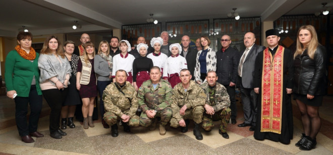 Бійцям на передову з Тернополя відправили 15 тонн продуктів та предметів першої необхідності (фото)