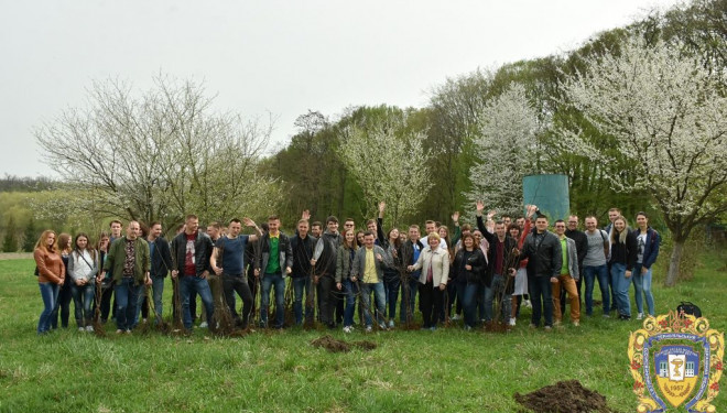На Тернопільщині висадили символічний фруктовий сад