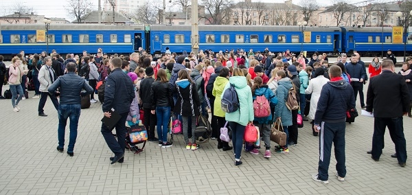 На Тернопільщину прибули діти з Донеччини, щоб відсвяткувати великодні свята та ознайомитися з мiсцевими традицiями (фото)