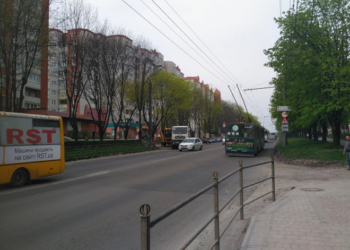 На проспекті Злуки ремонтують дорогу методом холодного ресайклінгу