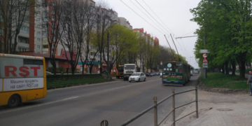 На проспекті Злуки ремонтують дорогу методом холодного ресайклінгу