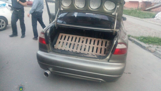 Тернополянин нагло крав каналізаційні решітки