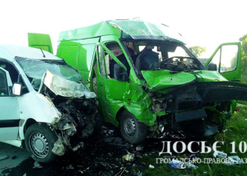 На Тернопільщині зіткнулися два автомобілі – усіх госпіталізували (фото)