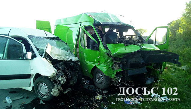 На Тернопільщині зіткнулися два автомобілі – усіх госпіталізували (фото)