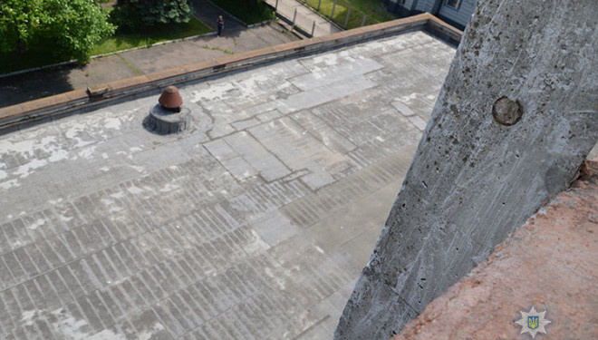 У Тернополі з 5-го поверху випав призовник