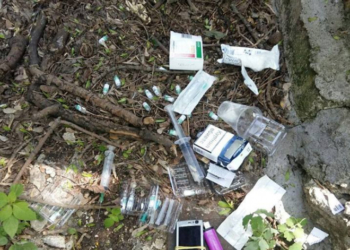 У Тернополі чоловік вживав наркотики на вулиці серед білого дня