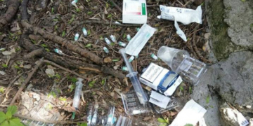 У Тернополі чоловік вживав наркотики на вулиці серед білого дня