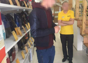 В тернопільському магазині техніки спіймали злодія “на гарячому”