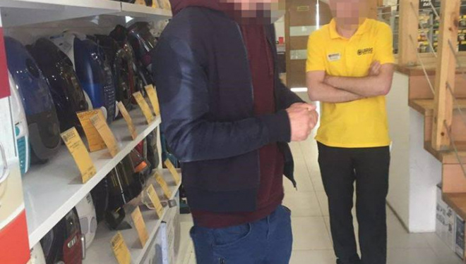 В тернопільському магазині техніки спіймали злодія “на гарячому”