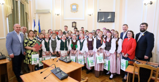 До Тернополя приїхала колоритна делегація з Литви (фотофакт)