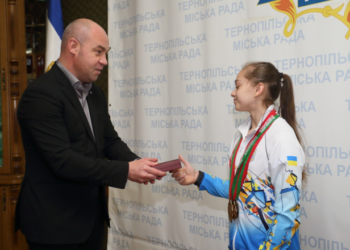 Міський голова Сергій Надал зустрівся з багаторазовою чемпіонкою України зі спортивної гімнастики Анастасією Бачинською
