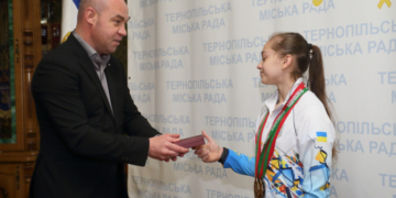 Міський голова Сергій Надал зустрівся з багаторазовою чемпіонкою України зі спортивної гімнастики Анастасією Бачинською