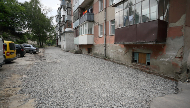 У дворі на Макаренка у Тернополі буде екопарковка