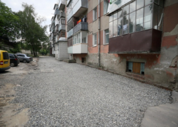 У ще одному тернопільському дворів почали ремонт (фотофакт)