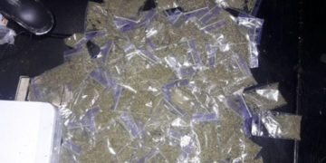 Майже 200 згортків наркотиків житель Запоріжжя продавав посеред вулиці у кіоску