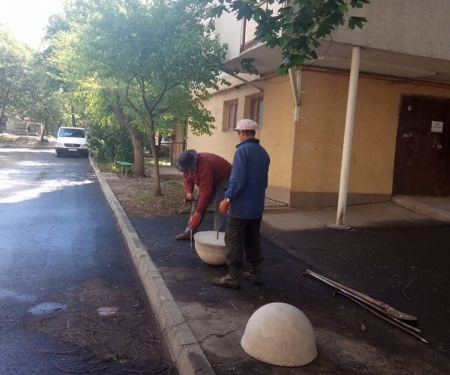 На Протасевича у Тернополі встановили обмежувачі руху