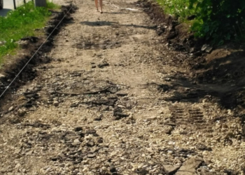 На вулиці Симоненка капітально ремонтують ділянку тротуару