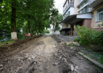 На Дружбі ремонтують ще один двір