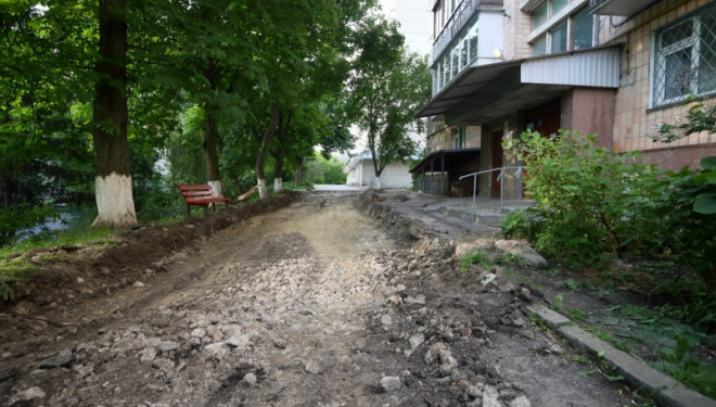 На Дружбі ремонтують ще один двір