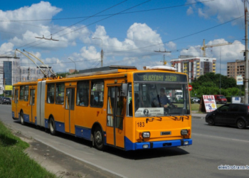 На вулиці Тернополя виїхав новий тролейбус