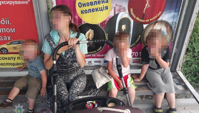 У Тернополі п’яна вагітна жінка розгулювала з трійкою діток