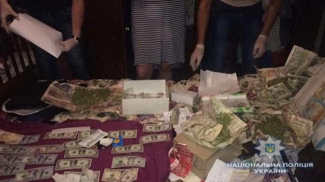 40 повій різного віку працювали у борделі у столиці