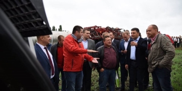 Володимир Гройсман взяв участь у відкритті Всеукраїнського дня поля й саду на Тернопільщині (фото)