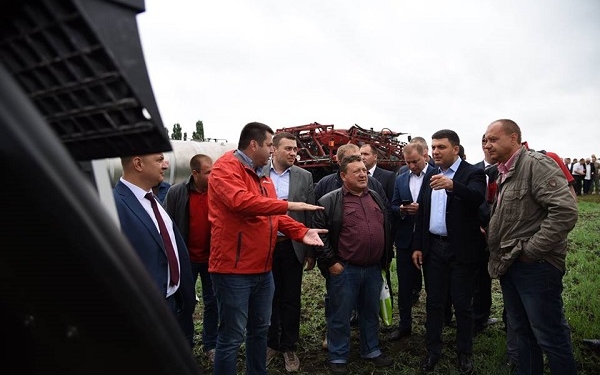 Володимир Гройсман взяв участь у відкритті Всеукраїнського дня поля й саду на Тернопільщині (фото)