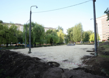 У Тернополі будують новий спортивний майданчик