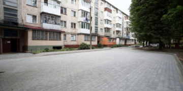 Як на Галицького у Тернополі двір ремонтують (фотофакт)