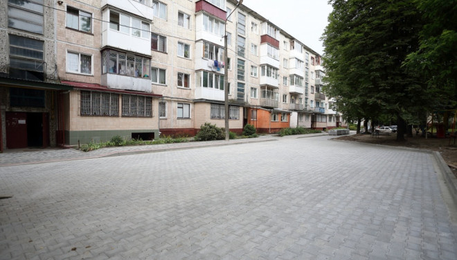 Як на Галицького у Тернополі двір ремонтують (фотофакт)