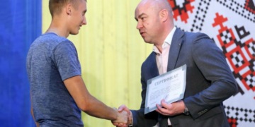 Четверо тернополян отримали сертифікати на квартири від мера