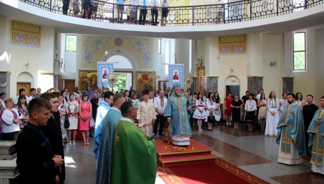 Митрополит Василій вручив дипломи випускникам Тернопільської духовної семінарії