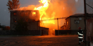 Неподалік Тернополя згоріла спиртбаза, вогонь був декілька метрів (фотофакт)