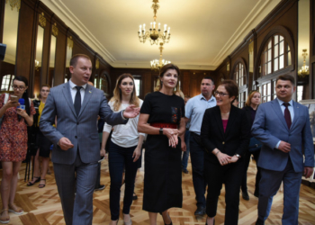 Марина Порошенко та Марі Йованович відкрили відреставровану дзеркальну залу Вишнівецького палацу на Тернопільщині