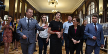 Марина Порошенко та Марі Йованович відкрили відреставровану дзеркальну залу Вишнівецького палацу на Тернопільщині