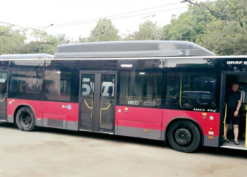 Транспортна реформа у дії: У Тернопіль прибув перший комунальний низькопідлоговий автобус