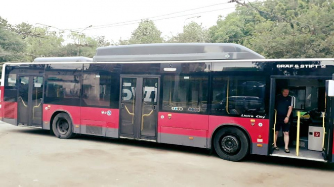 Транспортна реформа у дії: У Тернопіль прибув перший комунальний низькопідлоговий автобус