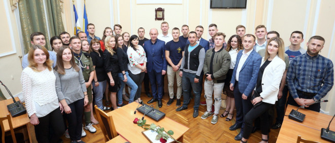 Мер Тернополя привітав молодь зі святом