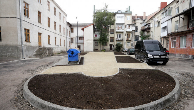 У Тернополі ремонтують “Панський дворик” (фото)