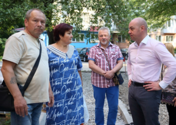 На Слівенській, 15 ремонтують двір