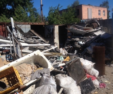 Ганьба тернопільським таксистам: стало відомо, хто краде дощові решітки у місті
