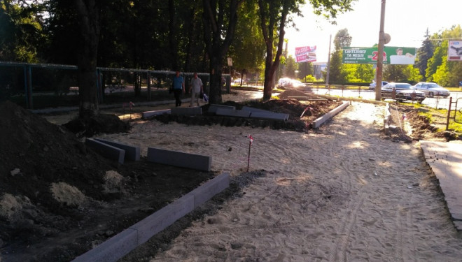По ще одному тротуару у Тернополі стане легше ходити (фотофакт)